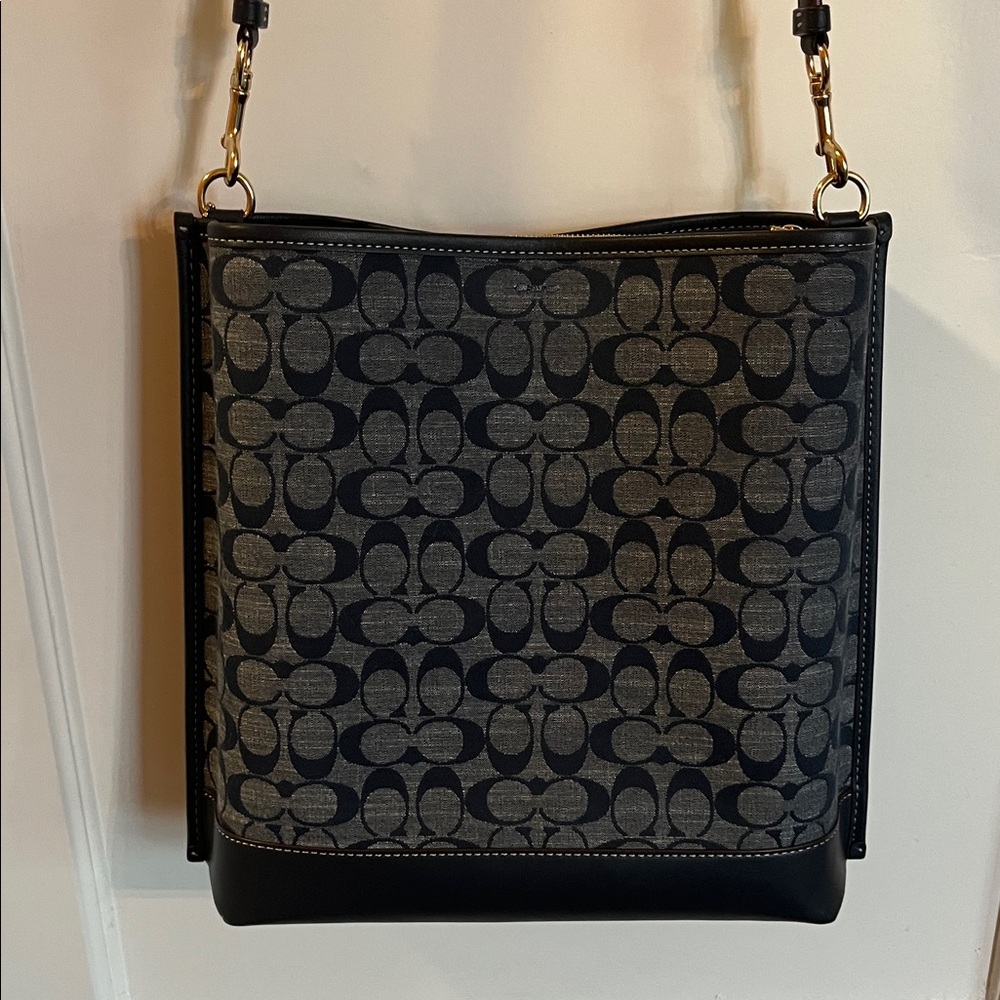 NWOT Coach Molly Bucket Crossbody Bag in Denim Signature Fabric - Picture 4 of 12